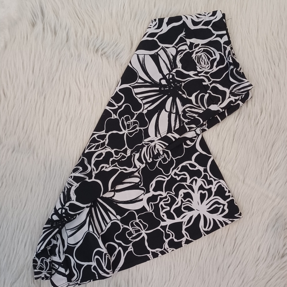 Black & White Chico's Floral Print A-line Skirt Size Large - Picture 2 of 4